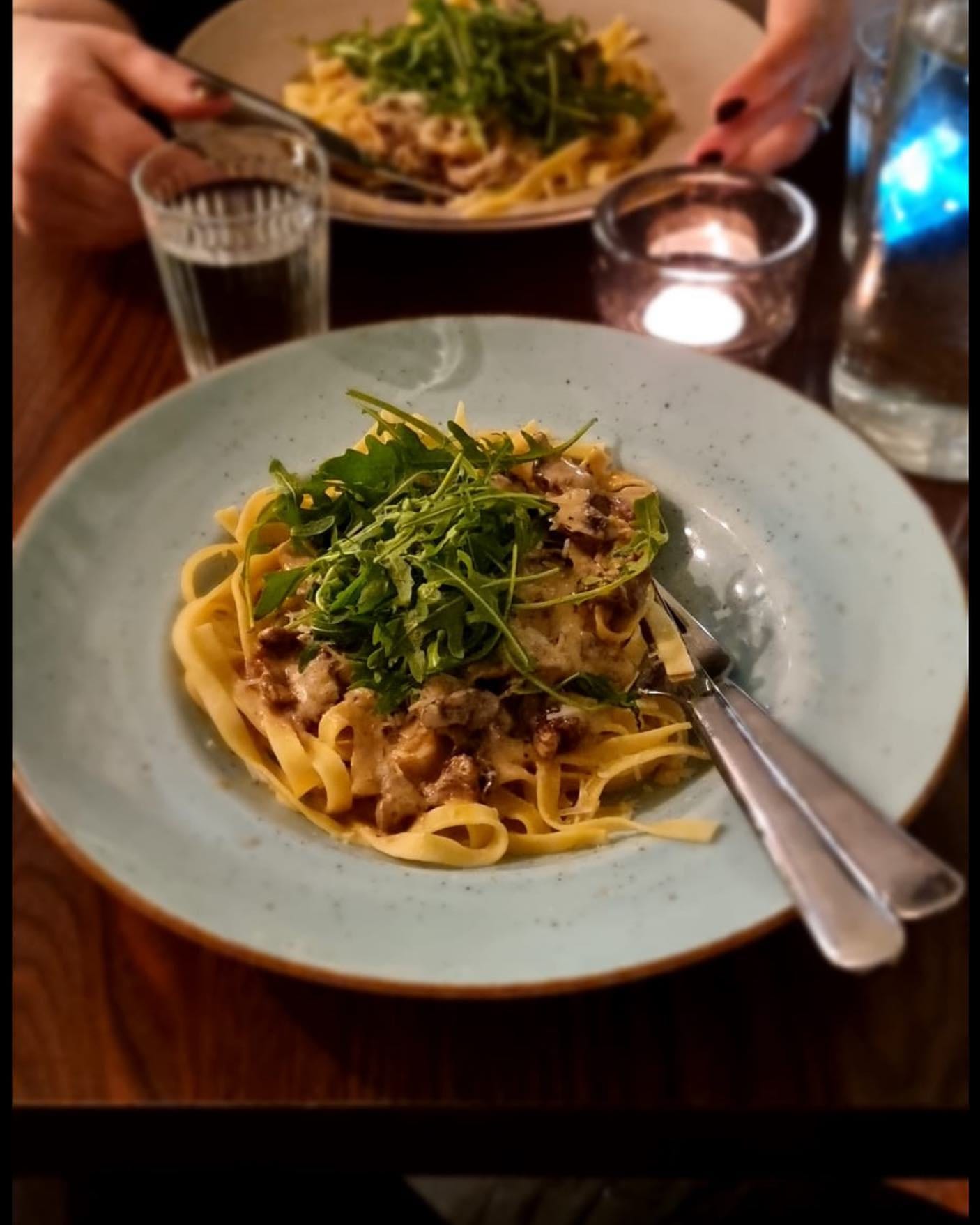 Besök hos Hossein Aliakbari på restaurangen Mix Grill i Leksand.