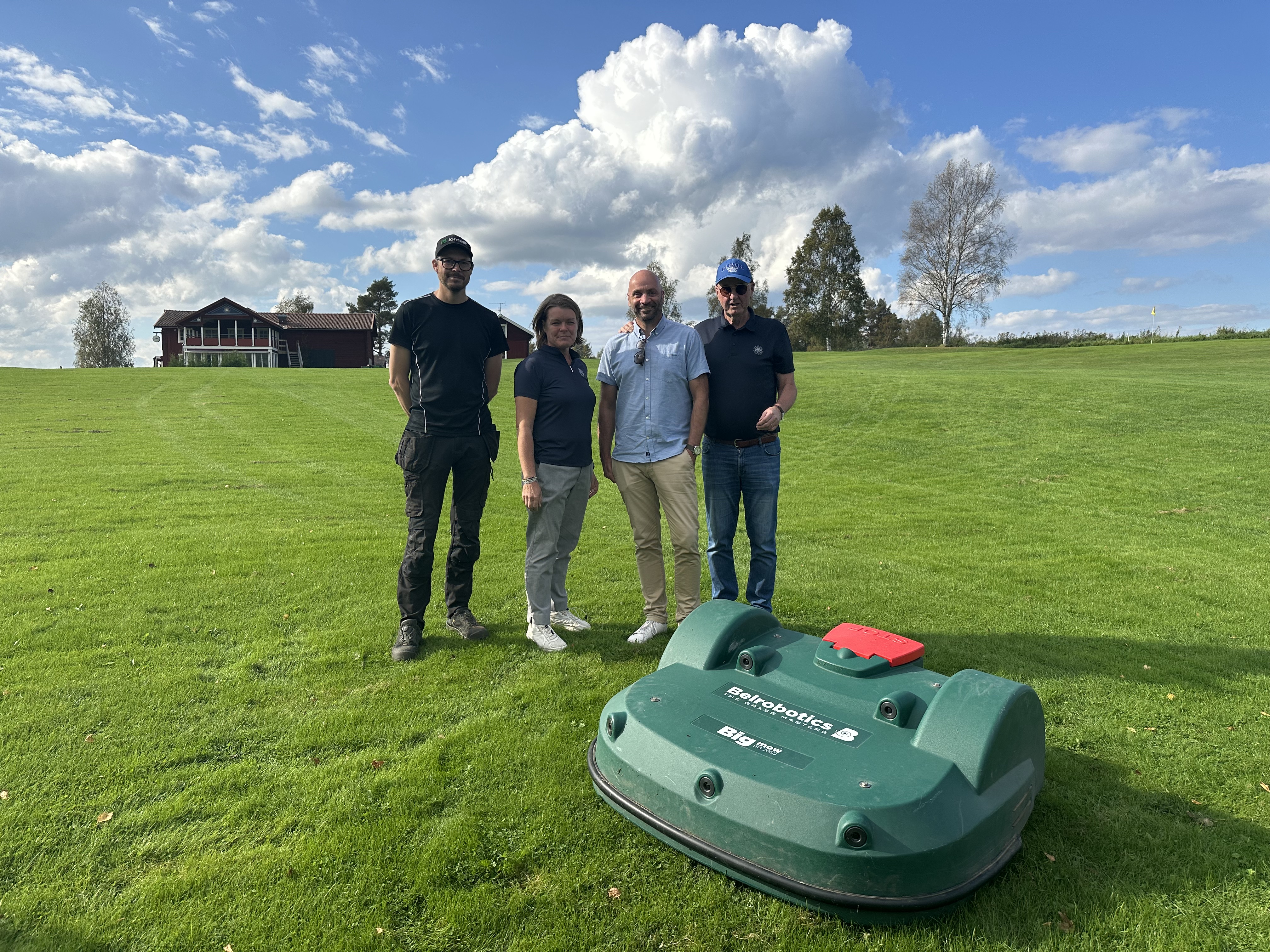 Robotgräsklipparen Kermit på Leksands Golfklubb.