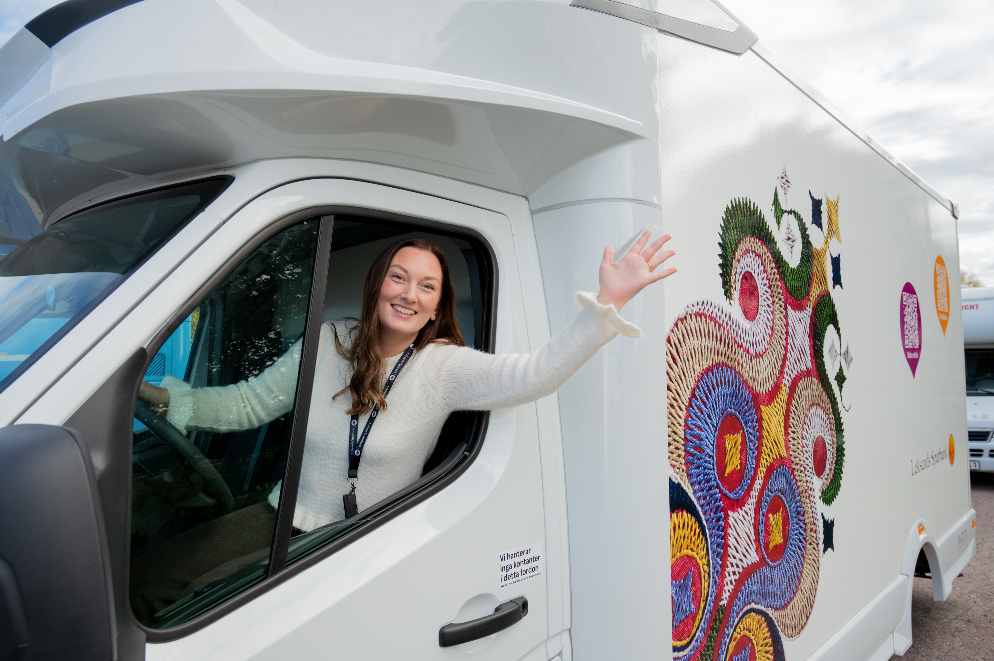 Emma at Leksands Sparbank in front of the mobile bank office